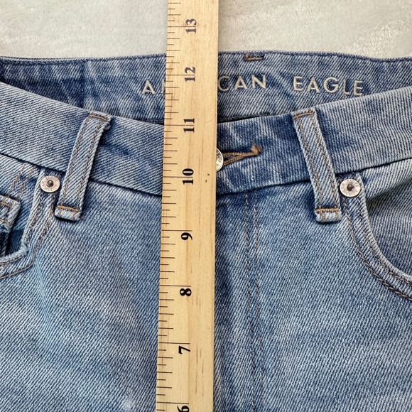 American Eagle Curvy Mom Jeans Light Wash Ripped Distressed Denim Stretch Size 2 - Picture 7 of 9
